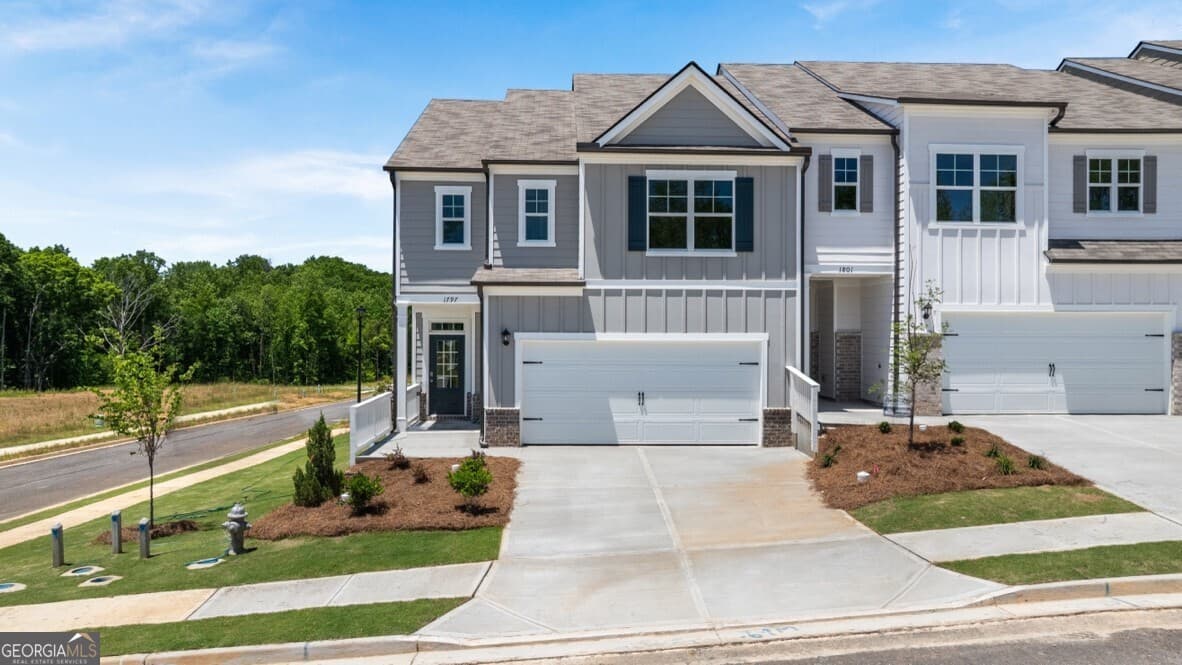 3 bedroom, 2.5 bathroom, 2,105 sq ft townhouse sold at 1797 Meadow Green Circle, Gainesville, GA 30501