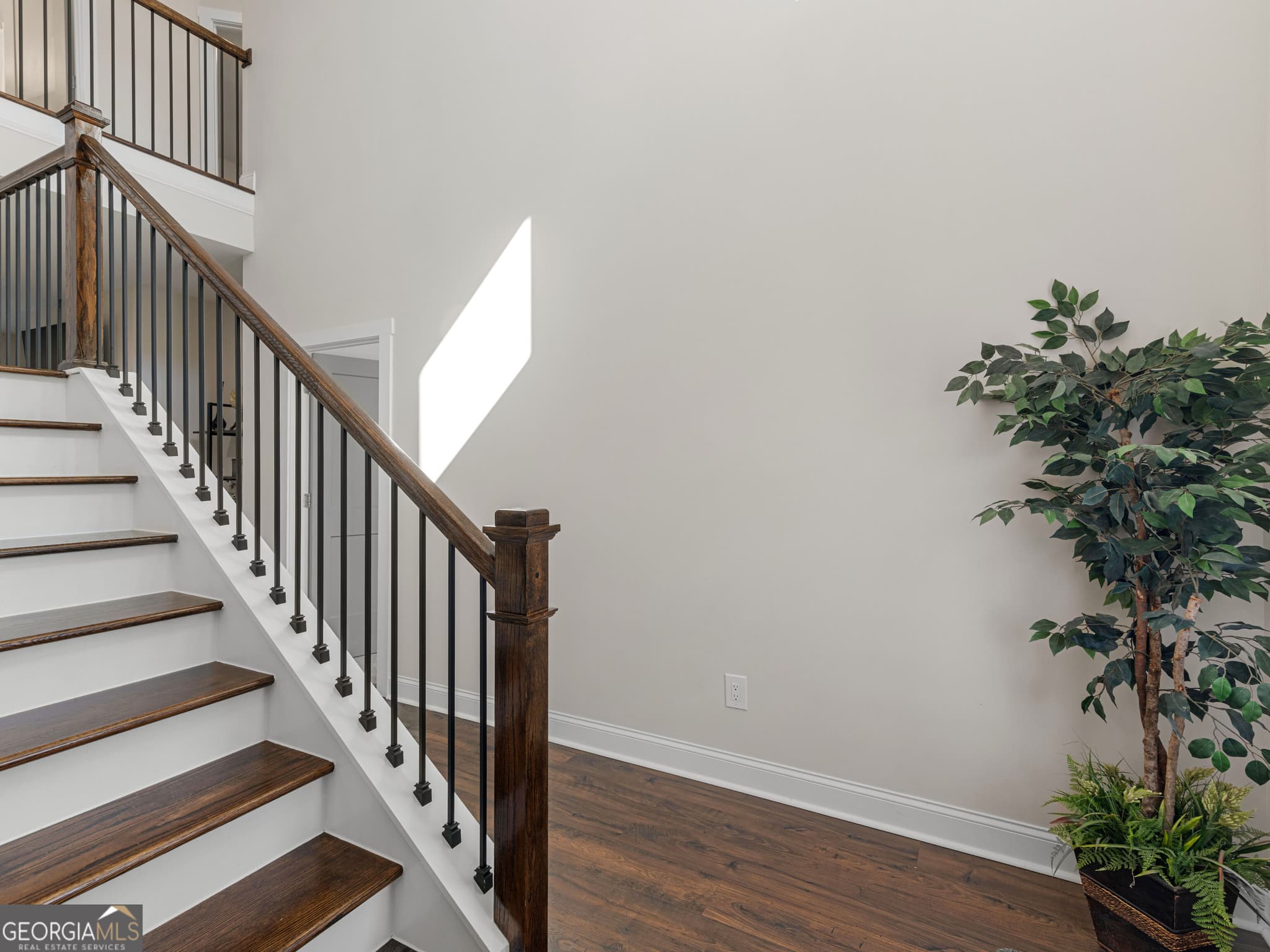4 bedroom, 2.5 bathroom, 3,188 sq ft single family residence for sale at 251 Lake Point Drive, Williamson, GA 30292 — photo 2