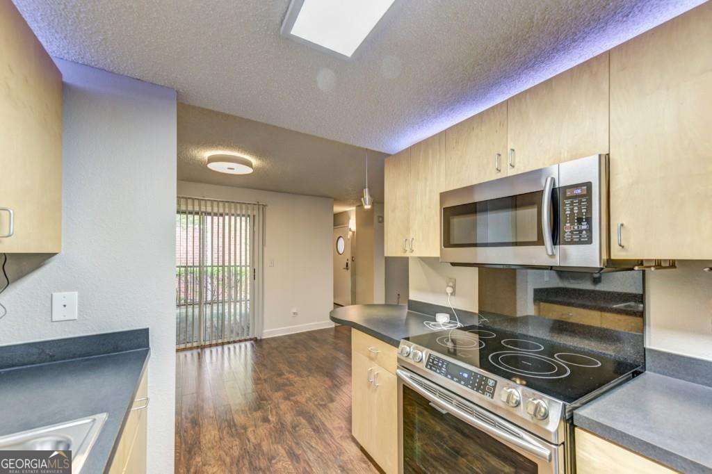 2 bedroom, 1 bathroom, 790 sq ft condominium for sale at 381 Ralph McGill Boulevard E, Atlanta, GA 30312 — photo 4