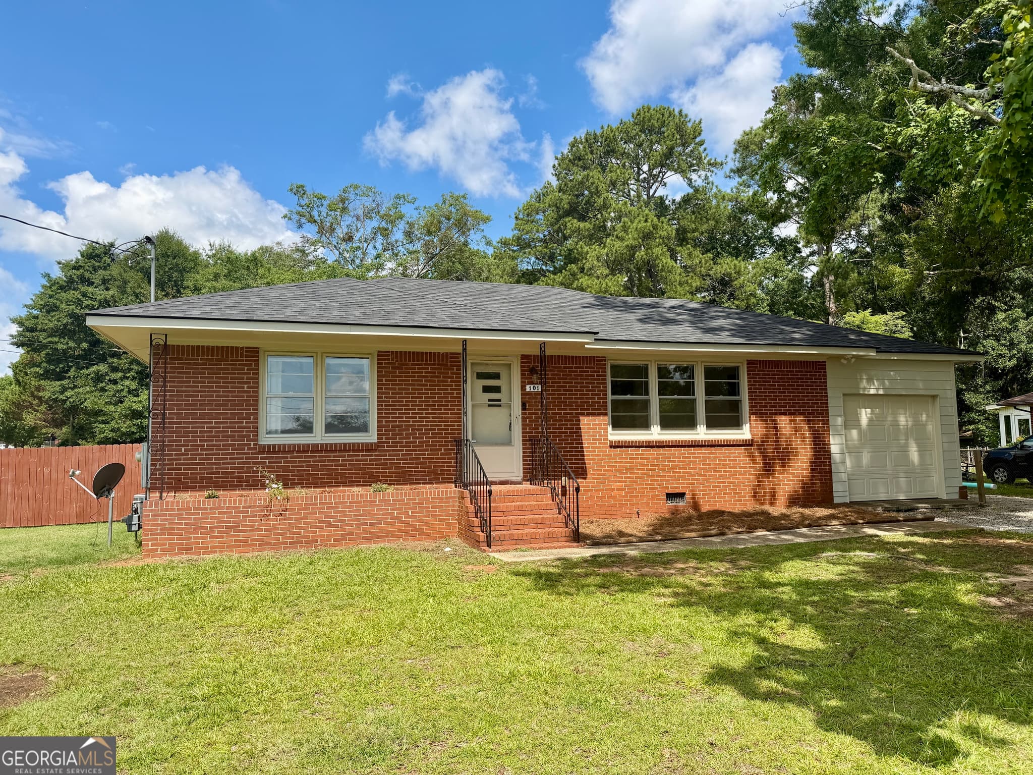 3 bedroom, 1 bathroom, 1,080 sq ft single family residence for sale at 101 Morgan Drive, Mcdonough, GA 30253 — photo 2