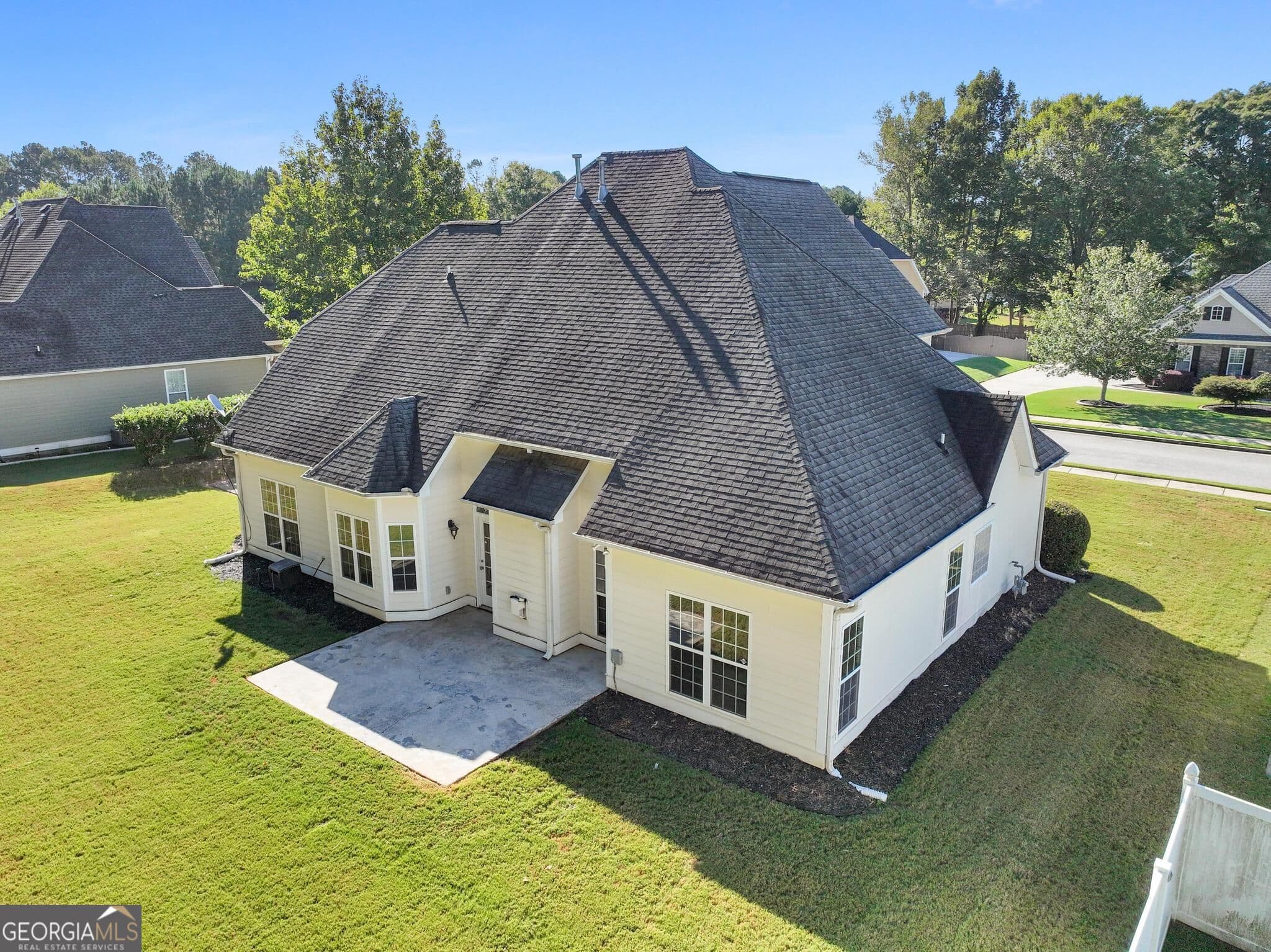4 bedroom, 3 bathroom, 2,416 sq ft single family residence for sale at 205 Keaton Drive, Fayetteville, GA 30215 — photo 5