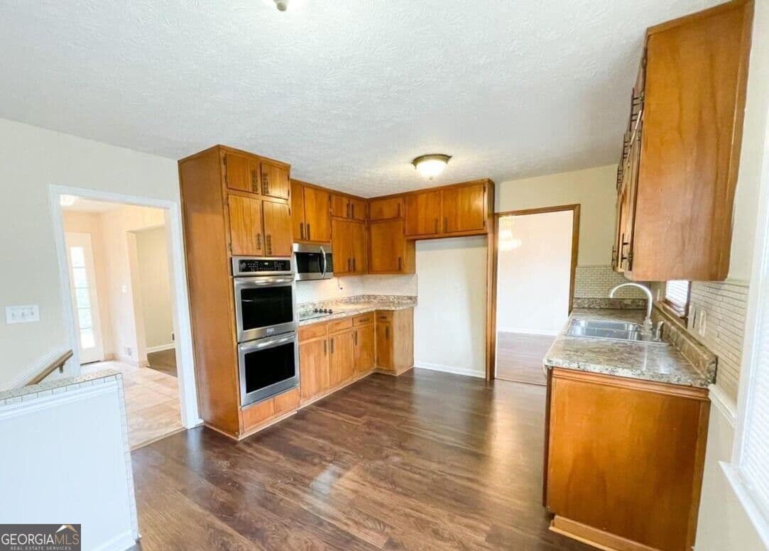 3 bedroom, 2.5 bathroom, 2,846 sq ft single family residence for sale at 10376 Fitzgerald Road, Jonesboro, GA 30238 — photo 7