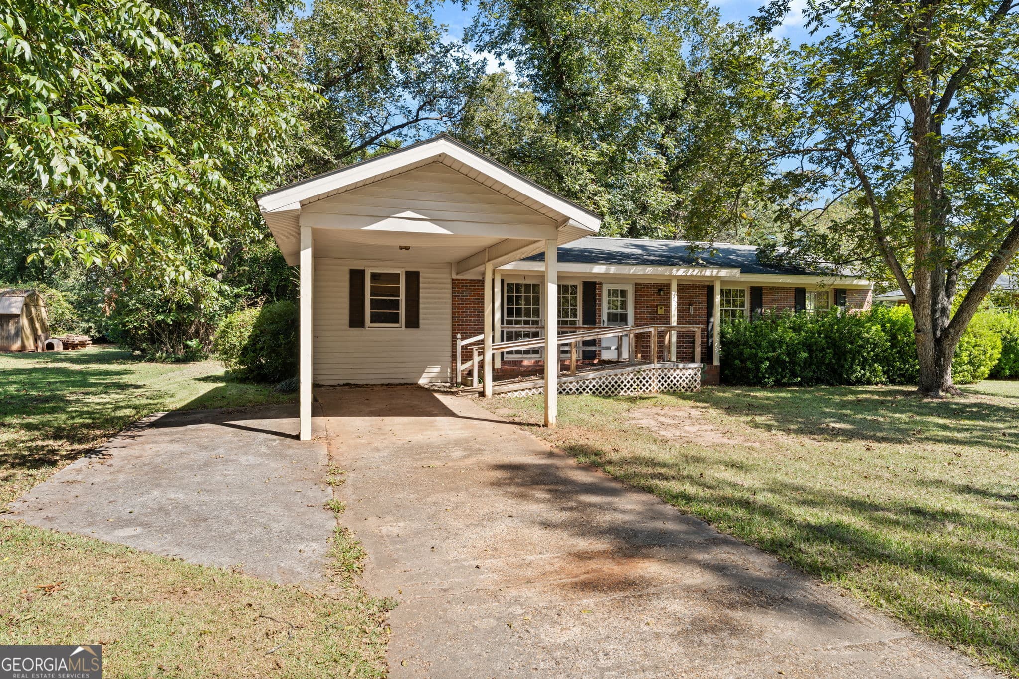 3 bedroom, 2 bathroom, 1,296 sq ft single family residence for sale at 402 Schley Street, Fort Valley, GA 31030 — photo 2