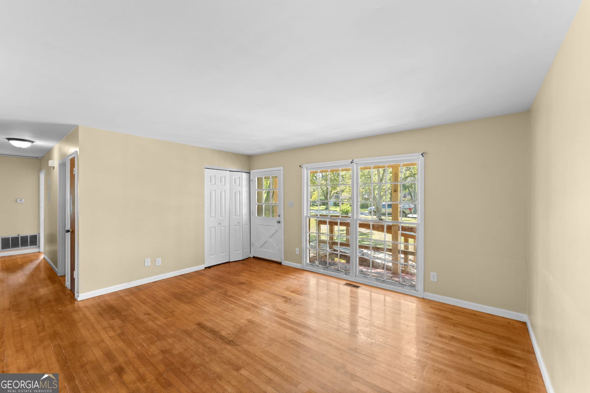 3 bedroom, 2 bathroom, 1,296 sq ft single family residence for sale at 402 Schley Street, Fort Valley, GA 31030 — photo 5