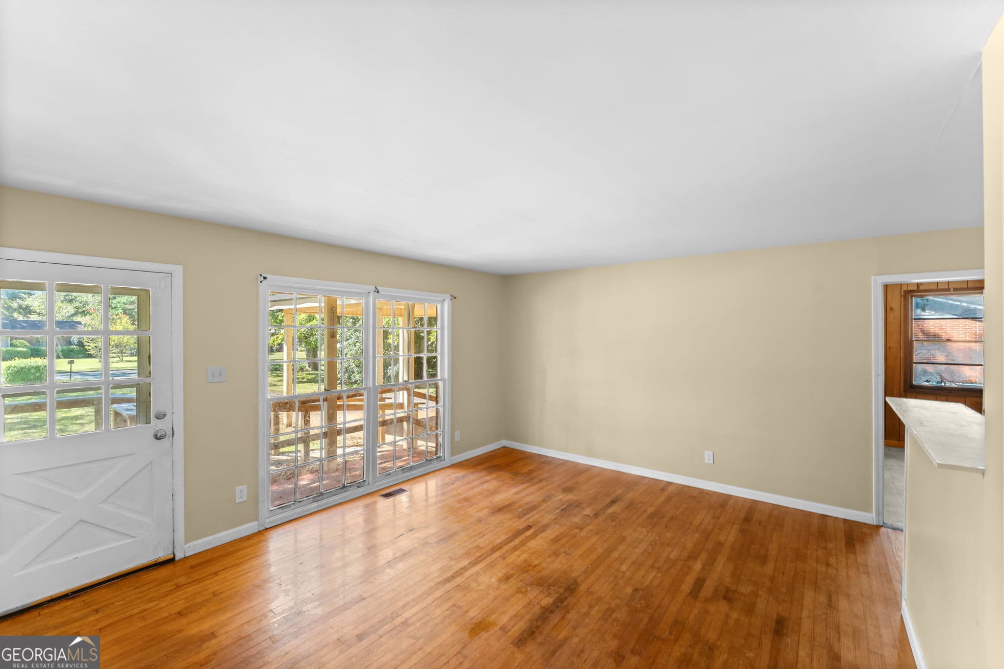 3 bedroom, 2 bathroom, 1,296 sq ft single family residence for sale at 402 Schley Street, Fort Valley, GA 31030 — photo 4
