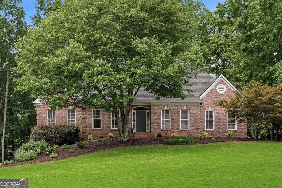 5 bedroom, 4.5 bathroom, 5,721 sq ft single family residence sold at 1095 Laurian Park Drive, Roswell, GA 30075