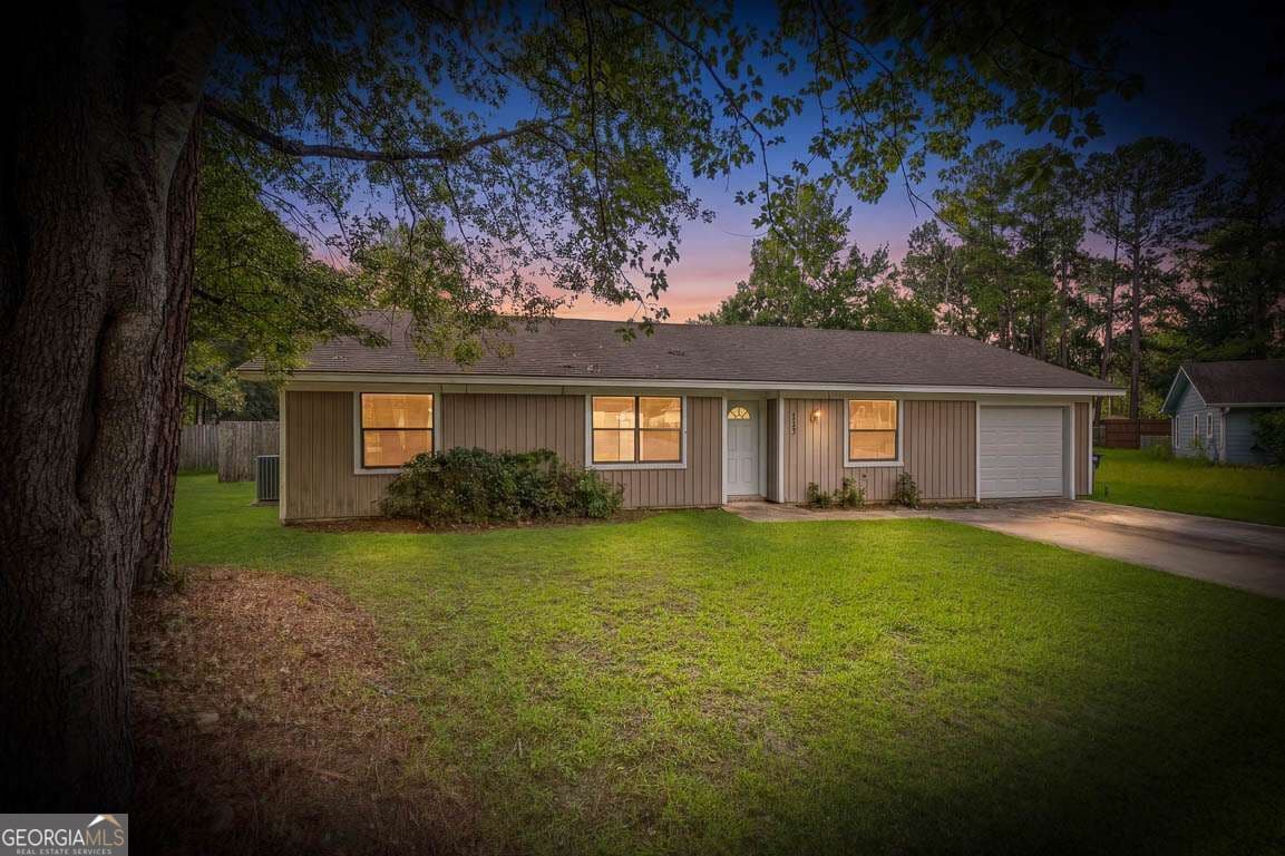 3 bedroom, 2 bathroom, 1,292 sq ft single family residence for sale at 113 Pineneedle Court, Kingsland, GA 31548