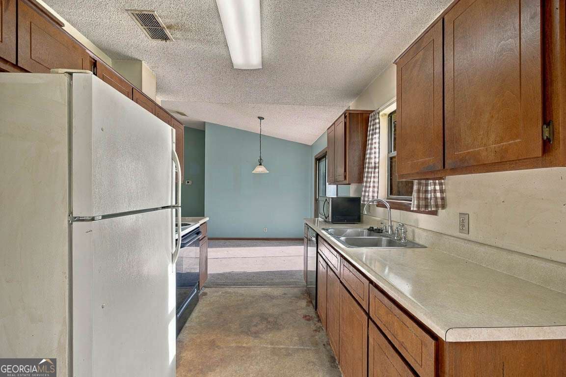 3 bedroom, 2 bathroom, 1,292 sq ft single family residence for sale at 113 Pineneedle Court, Kingsland, GA 31548 — photo 8