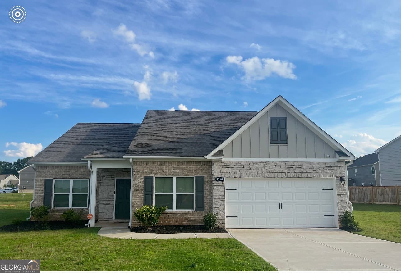 4 bedroom, 2 bathroom, 2,149 sq ft single family residence for sale at 3290 Bridgewood Drive, Macon, GA 31216 — photo 1 of 13
