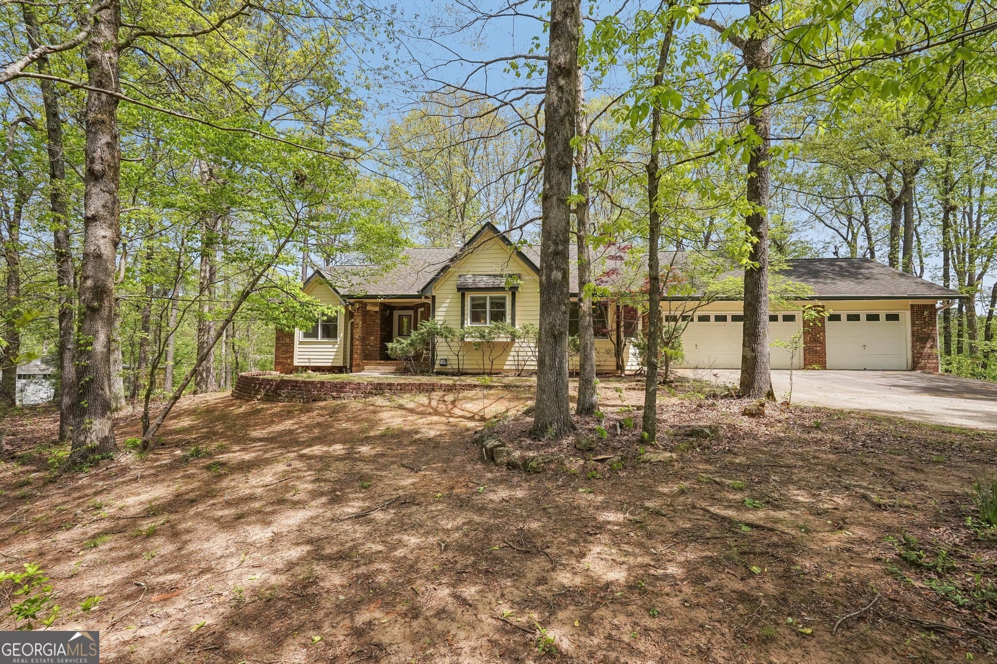 3 bedroom, 2.5 bathroom, 2,350 sq ft single family residence sold at 33 Fawn Lake Trail, White, GA 30184