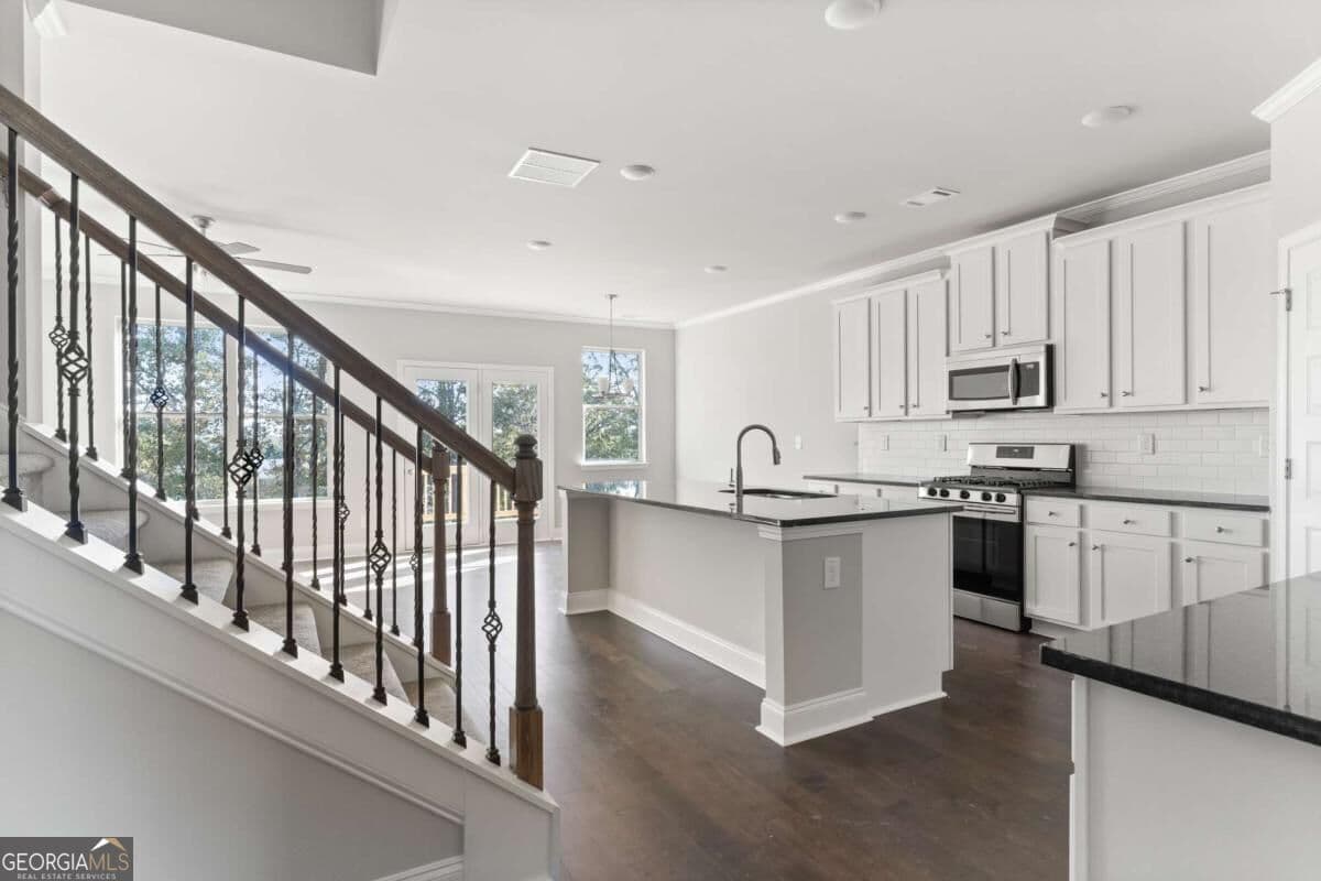 5 bedroom, 3 bathroom, 2,551 sq ft single family residence for sale at 2051 Orchid Lane, Lithia Springs, GA 30122 — photo 7