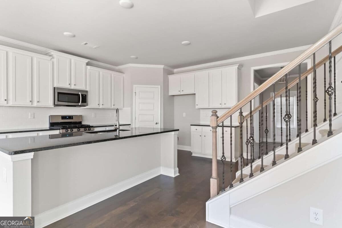 5 bedroom, 3 bathroom, 2,551 sq ft single family residence for sale at 2051 Orchid Lane, Lithia Springs, GA 30122 — photo 8