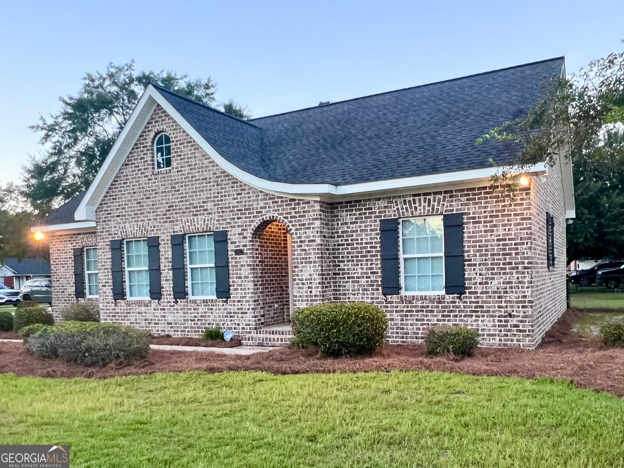3 bedroom, 2 bathroom, 1,318 sq ft single family residence sold at 321 E Magnolia Street, Jesup, GA 31546