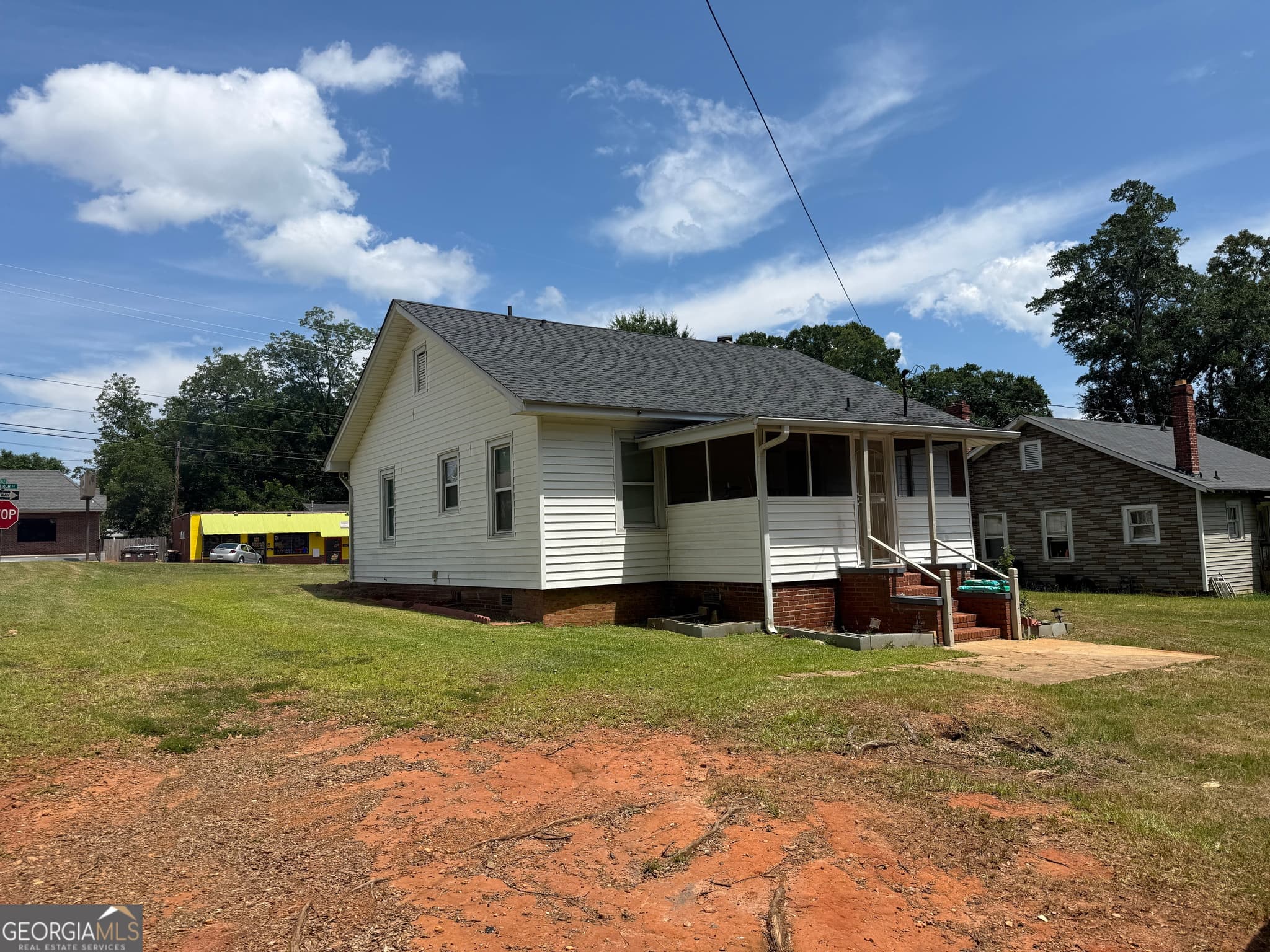 2 bedroom, 2 bathroom, 1,056 sq ft single family residence for sale at 602 S Church Street, Thomaston, GA 30286 — photo 4