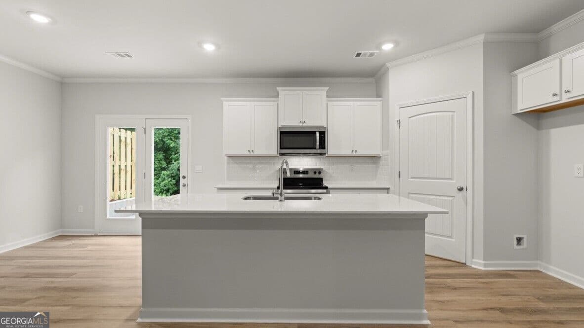 3 bedroom, 2.5 bathroom, 1,877 sq ft townhouse for sale at 6521 Parsons Street, Flowery Branch, GA 30542 — photo 5