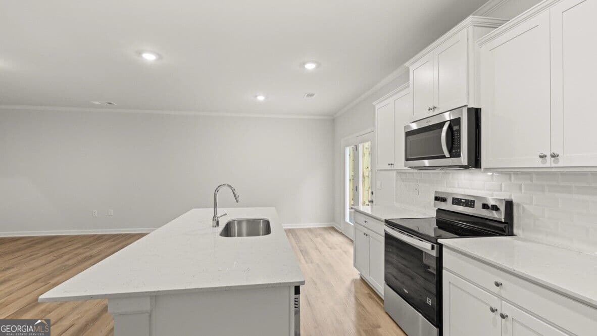 3 bedroom, 2.5 bathroom, 1,877 sq ft townhouse for sale at 6521 Parsons Street, Flowery Branch, GA 30542 — photo 9