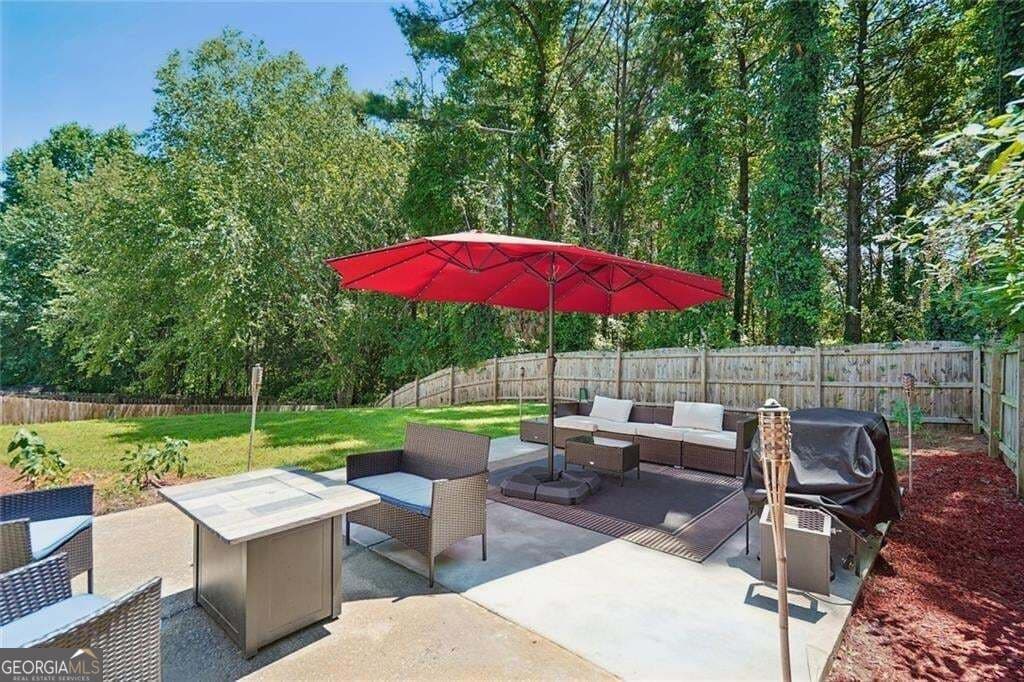 4 bedroom, 2 bathroom, 1,639 sq ft single family residence for sale at 1077 Woodsong Pass Court, Lawrenceville, GA 30043 — photo 4