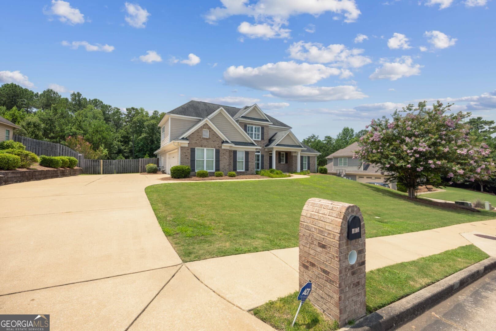 4 bedroom, 3 bathroom, 3,050 sq ft single family residence under contract at 7103 Bridgemill Drive, Columbus, GA 31904 — photo 2