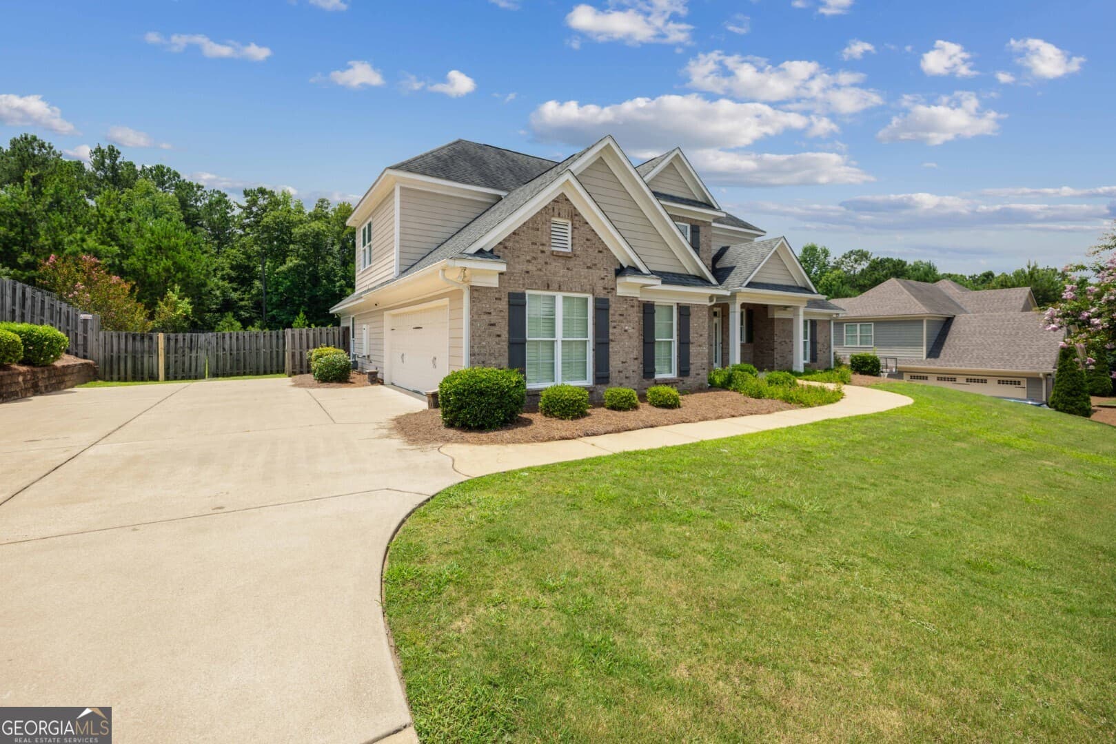4 bedroom, 3 bathroom, 3,050 sq ft single family residence under contract at 7103 Bridgemill Drive, Columbus, GA 31904 — photo 3