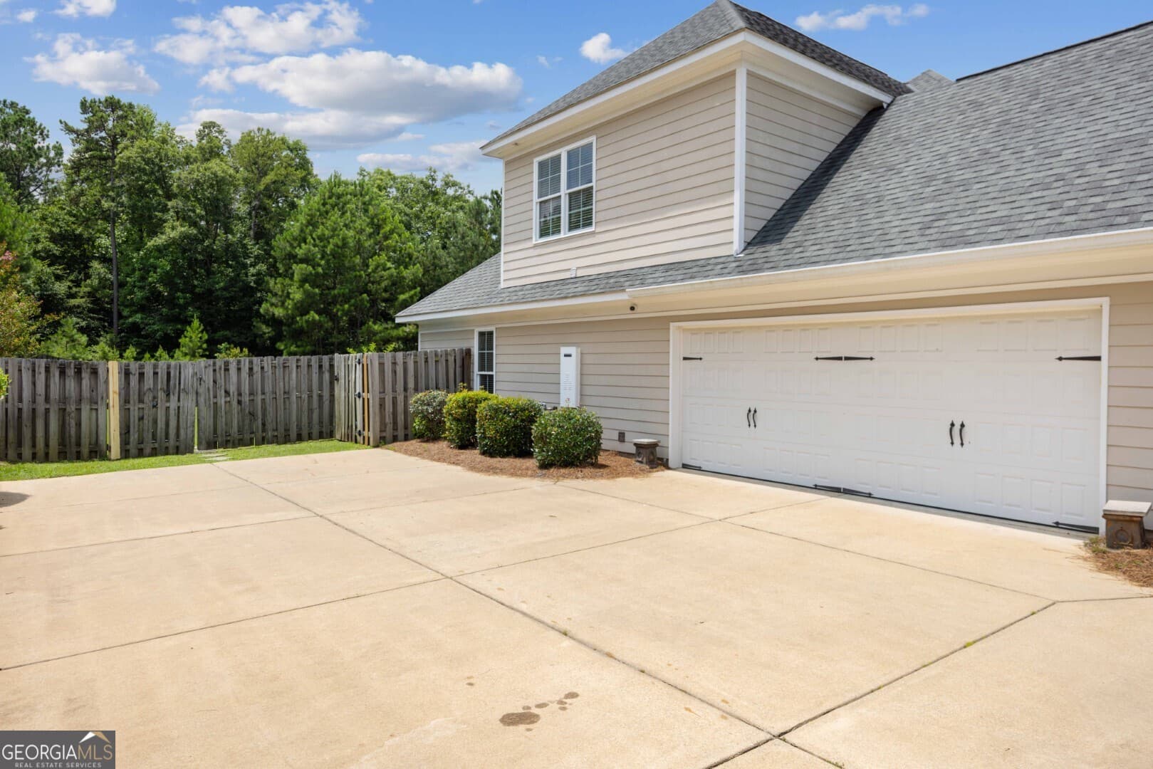 4 bedroom, 3 bathroom, 3,050 sq ft single family residence under contract at 7103 Bridgemill Drive, Columbus, GA 31904 — photo 4