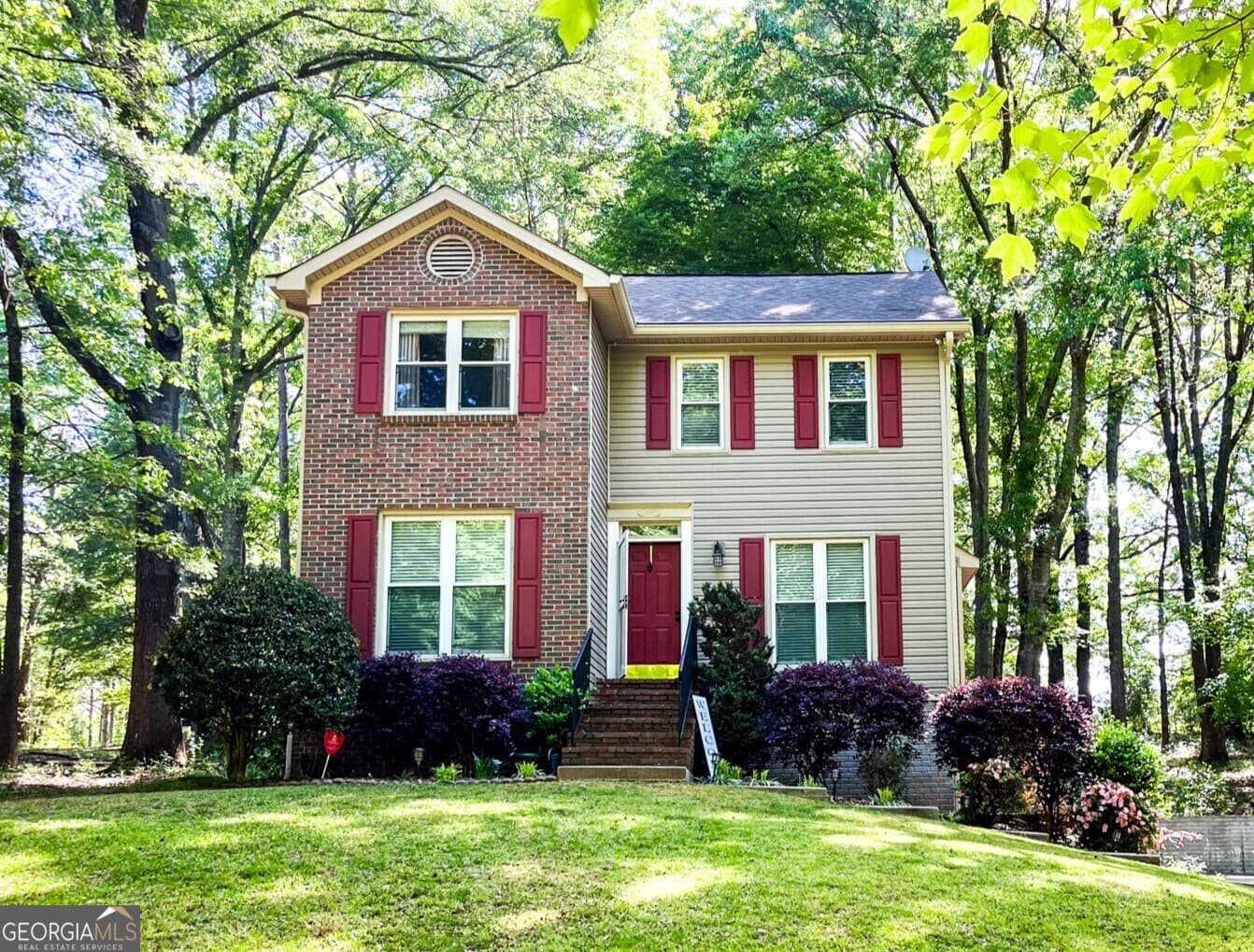 3 bedroom, 2.5 bathroom, 1,652 sq ft single family residence sold at 110 Cedar Creek Court, Fayetteville, GA 30215