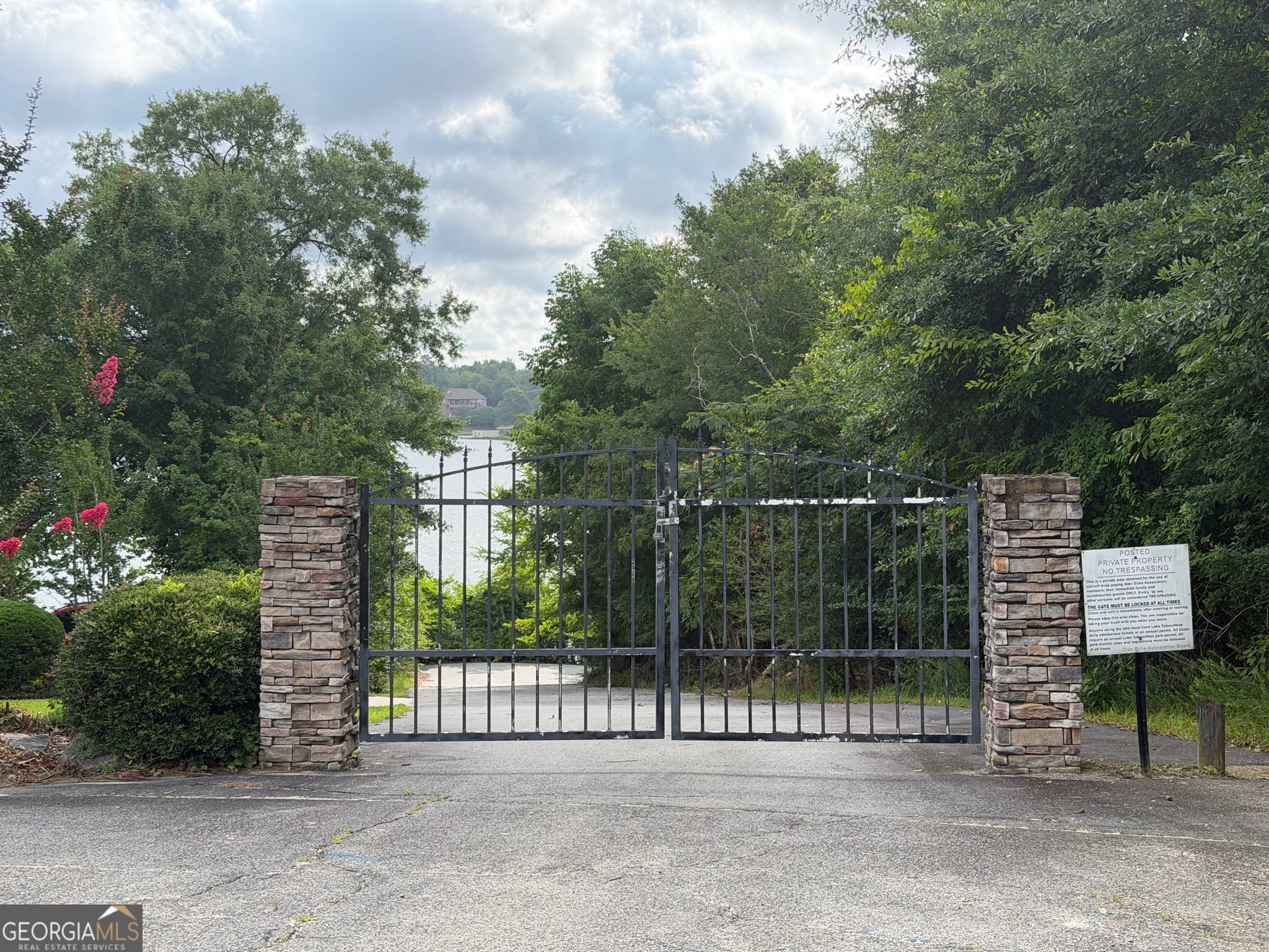4 bedroom, 3 bathroom, 2,464 sq ft single family residence for sale at 2777 Glen Echo Drive, Lizella, GA 31052 — photo 3
