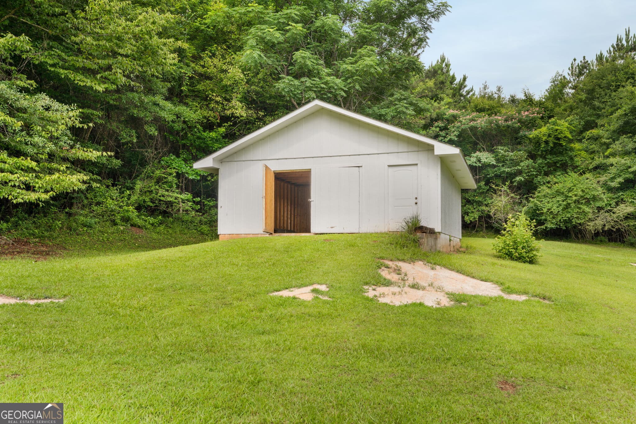 4 bedroom, 3 bathroom, 2,464 sq ft single family residence for sale at 2777 Glen Echo Drive, Lizella, GA 31052 — photo 4