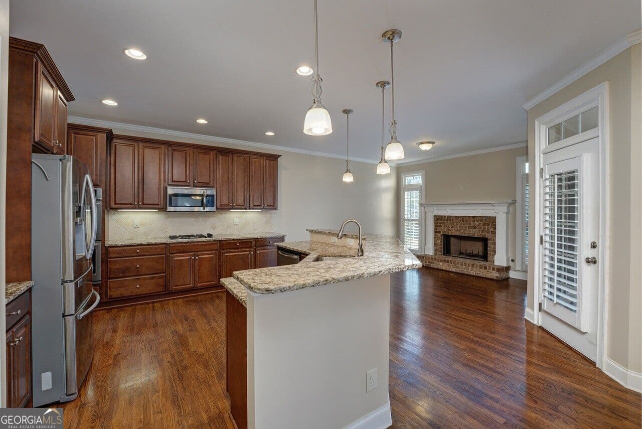 4 bedroom, 2.5 bathroom, 2,686 sq ft single family residence for sale at 4801 Saddle Creek Court, Acworth, GA 30101 — photo 4