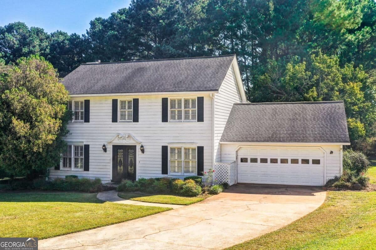 4 bedroom, 2.5 bathroom, 2,216 sq ft single family residence for sale at 7684 Highland Park Drive, Jonesboro, GA 30236 — photo 1 of 38