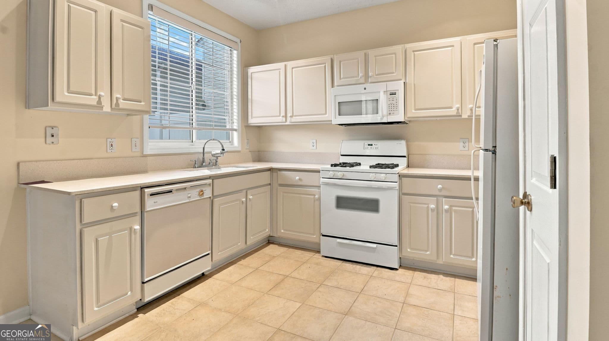 3 bedroom, 2 bathroom, 1,041 sq ft single family residence for sale at 682 Bedford Court, Woodstock, GA 30188 — photo 10
