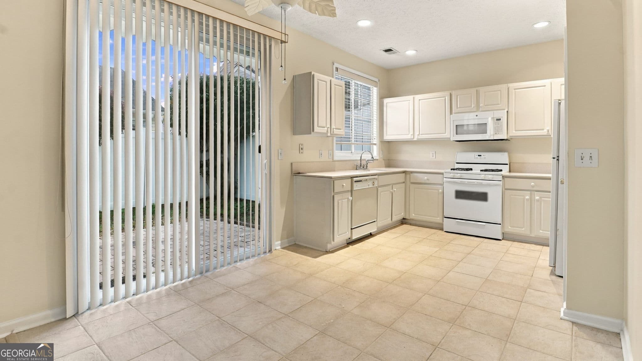 3 bedroom, 2 bathroom, 1,041 sq ft single family residence for sale at 682 Bedford Court, Woodstock, GA 30188 — photo 8