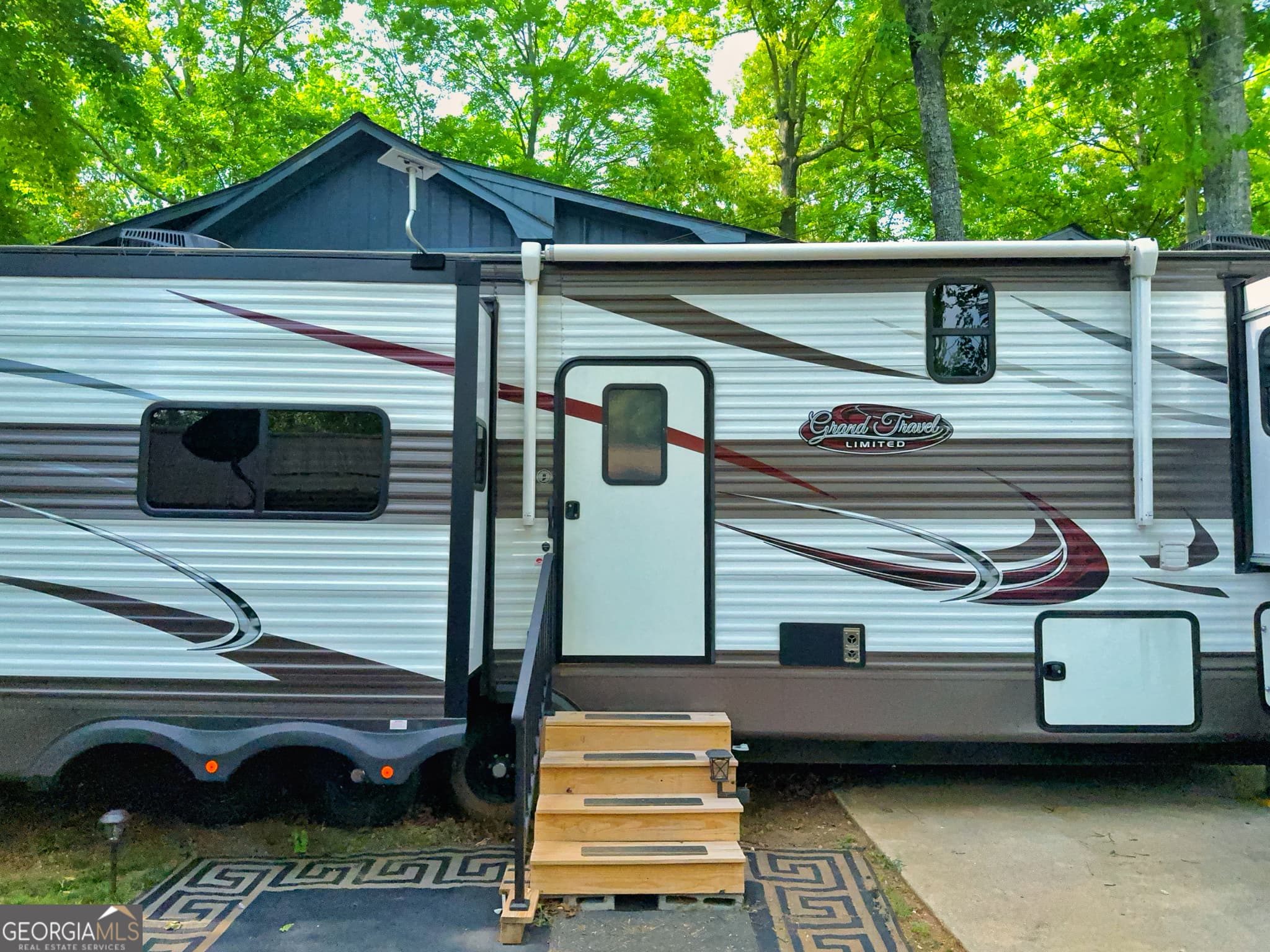 1 bedroom, 1 bathroom, 380 sq ft single family residence for sale at 1085 Mountain Shadows Drive, Cleveland, GA 30528 — photo 3