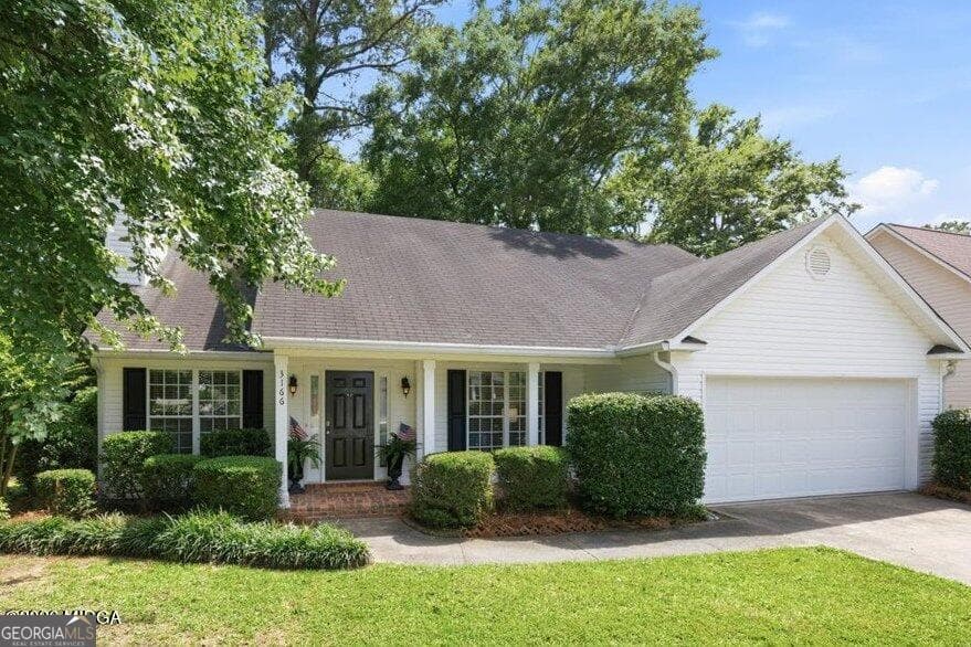 3 bedroom, 2 bathroom, 1,397 sq ft single family residence for sale at 3166 Stinsonville Road, Macon, GA 31204 — photo 1 of 18
