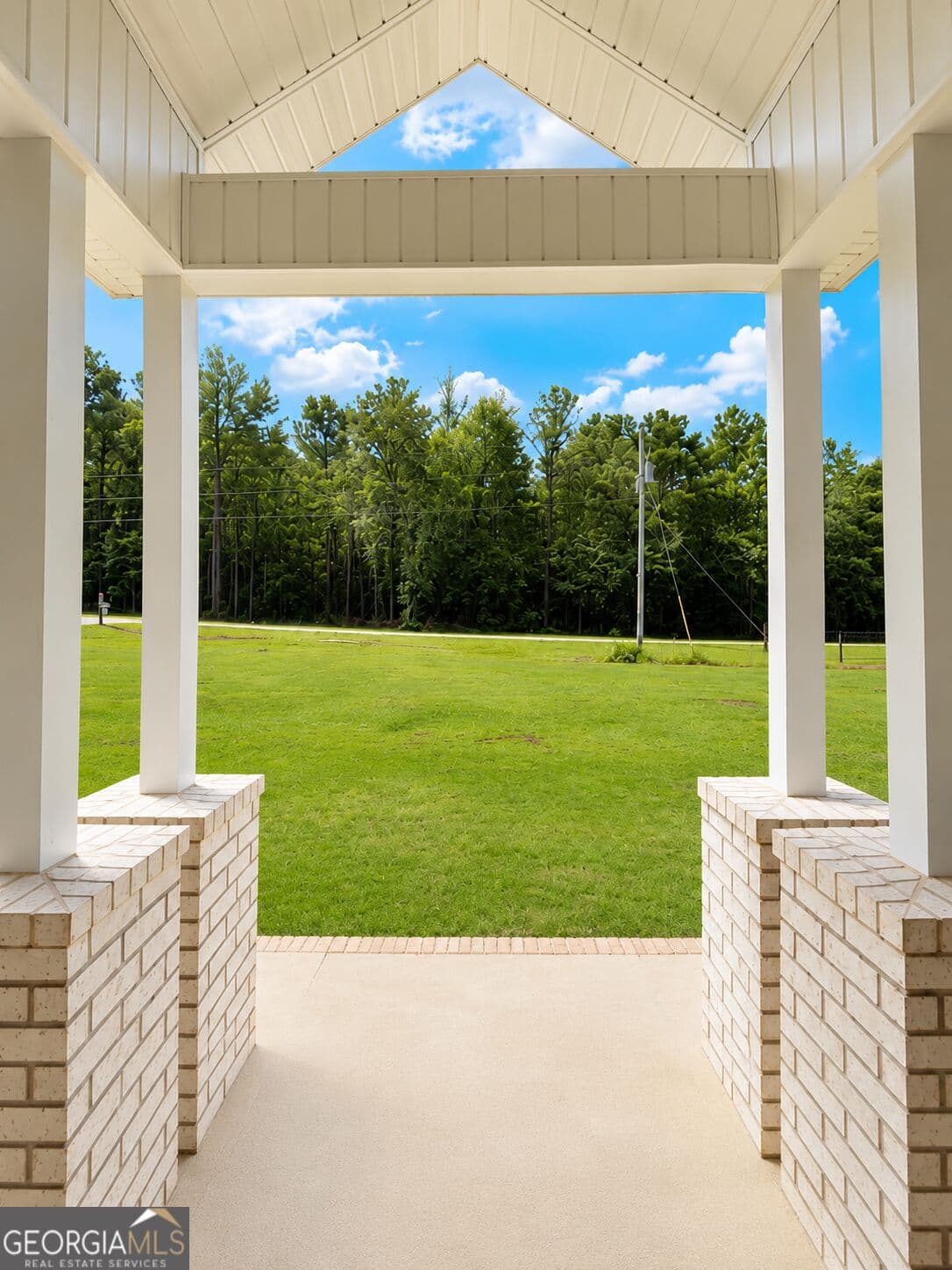 3 bedroom, 3.5 bathroom, 2,593 sq ft single family residence under contract at 100 Spring Trail, Box Springs, GA 31801 — photo 4