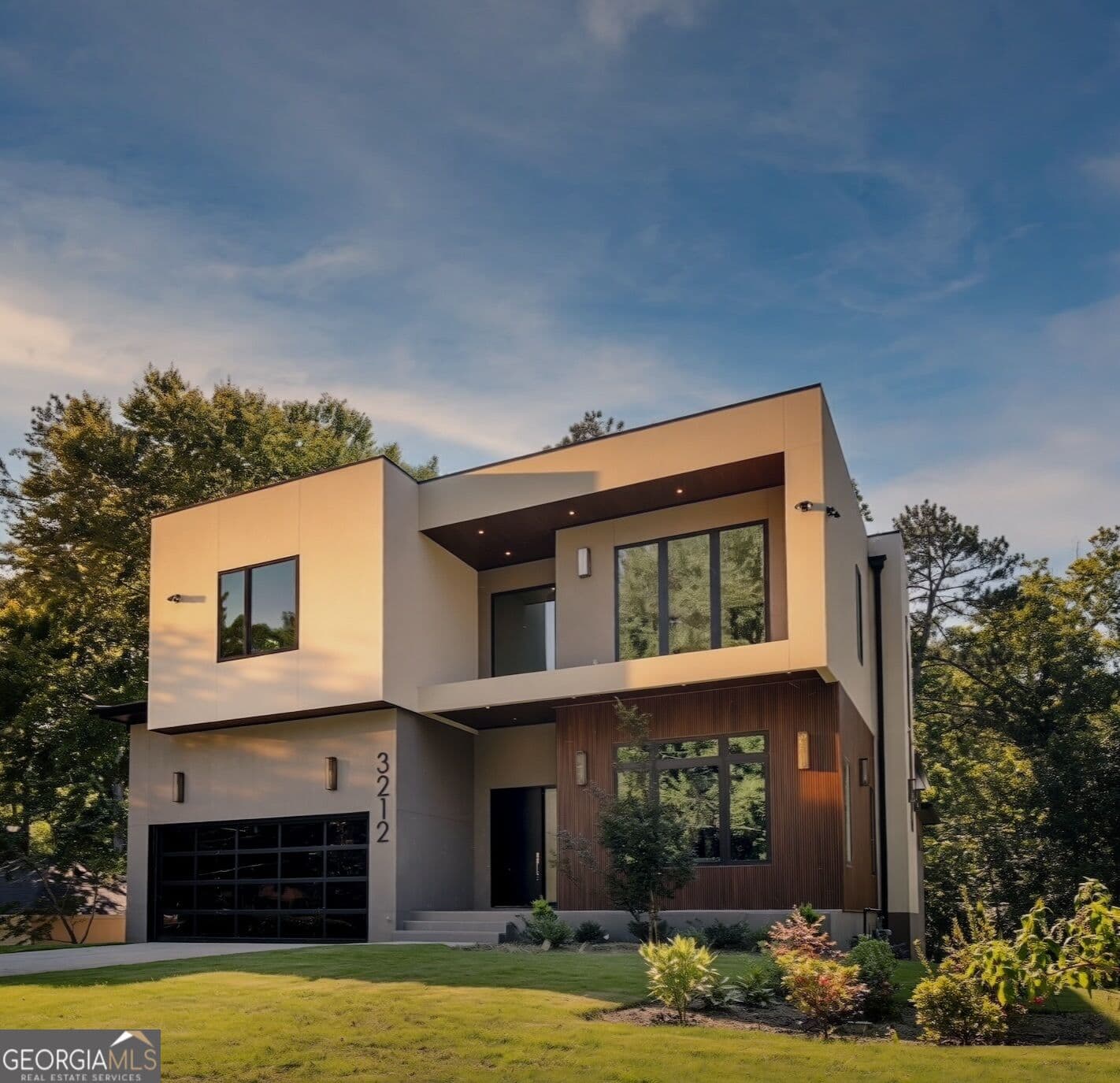 5 bedroom, 5.5 bathroom, 4,970 sq ft single family residence for sale at 3212 Towerview Drive, Atlanta, GA 30324 — photo 2