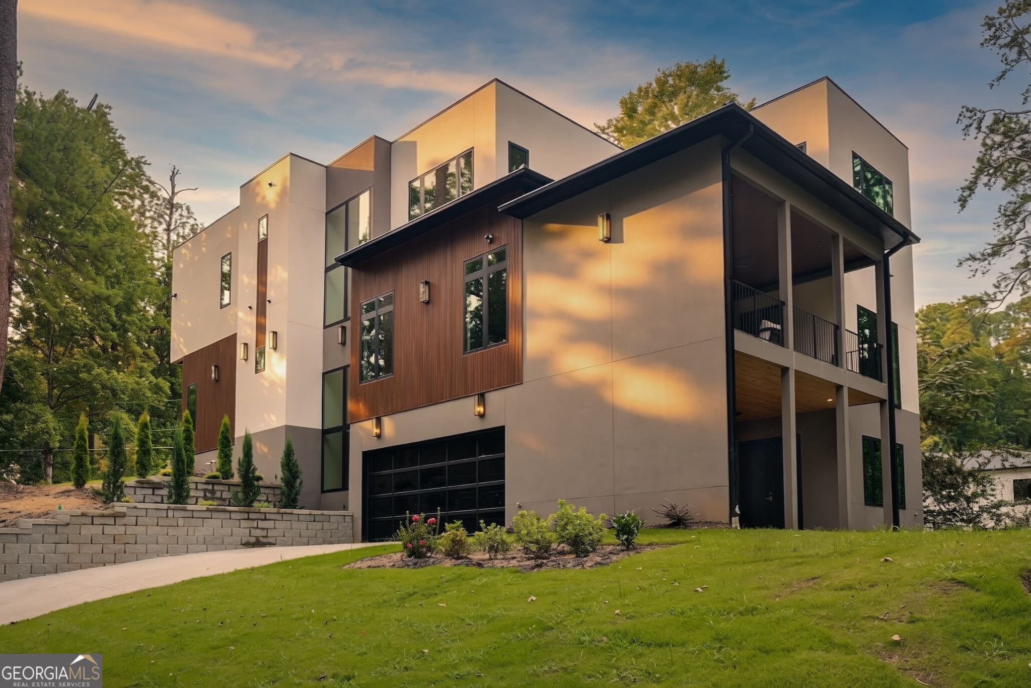 5 bedroom, 5.5 bathroom, 4,970 sq ft single family residence for sale at 3212 Towerview Drive, Atlanta, GA 30324 — photo 3
