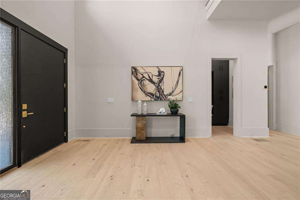 5 bedroom, 5.5 bathroom, 4,970 sq ft single family residence for sale at 3212 Towerview Drive, Atlanta, GA 30324 — photo 5