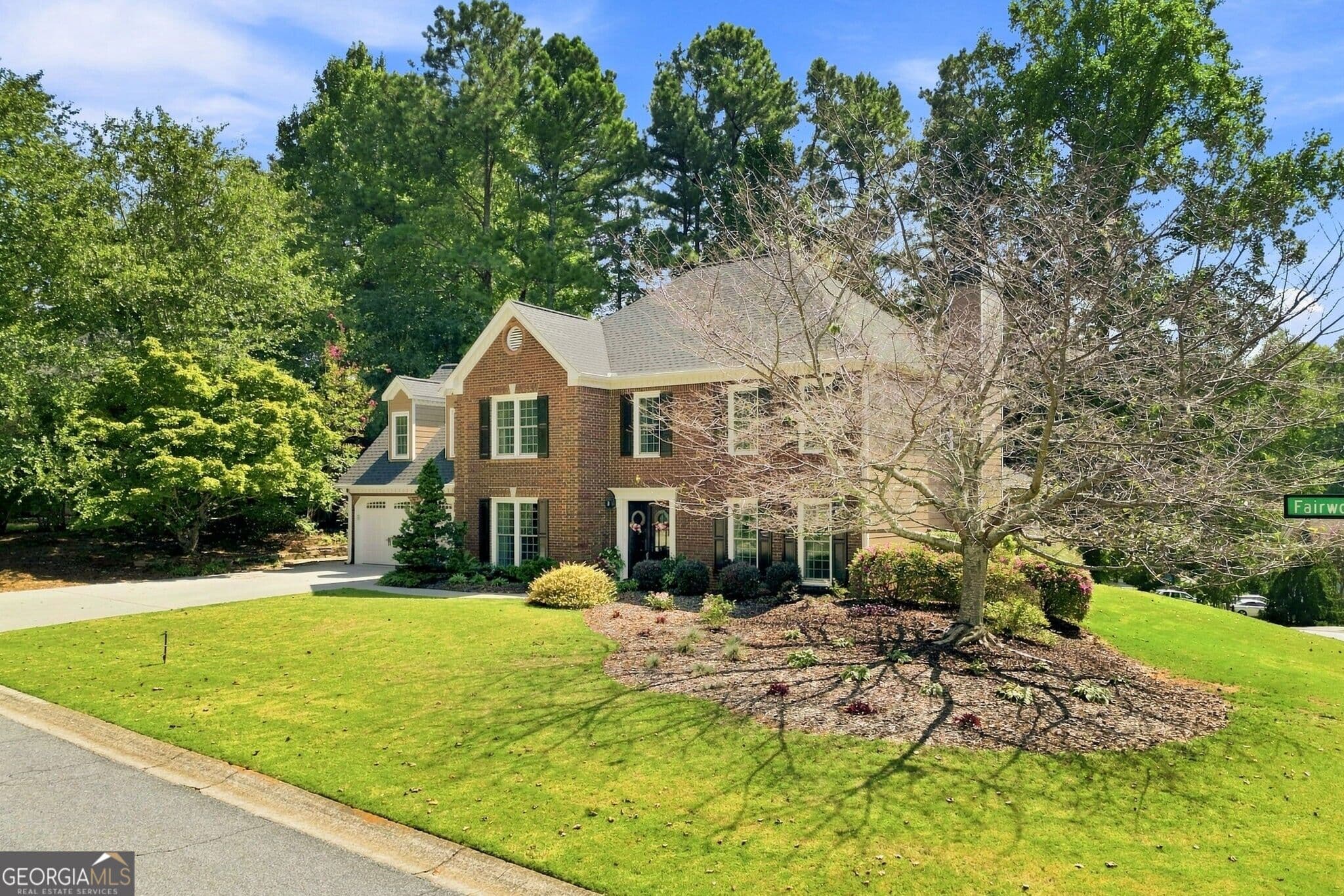 5 bedroom, 2.5 bathroom, 3,116 sq ft single family residence for sale at 5719 Fairwood Drive, Acworth, GA 30101 — photo 2