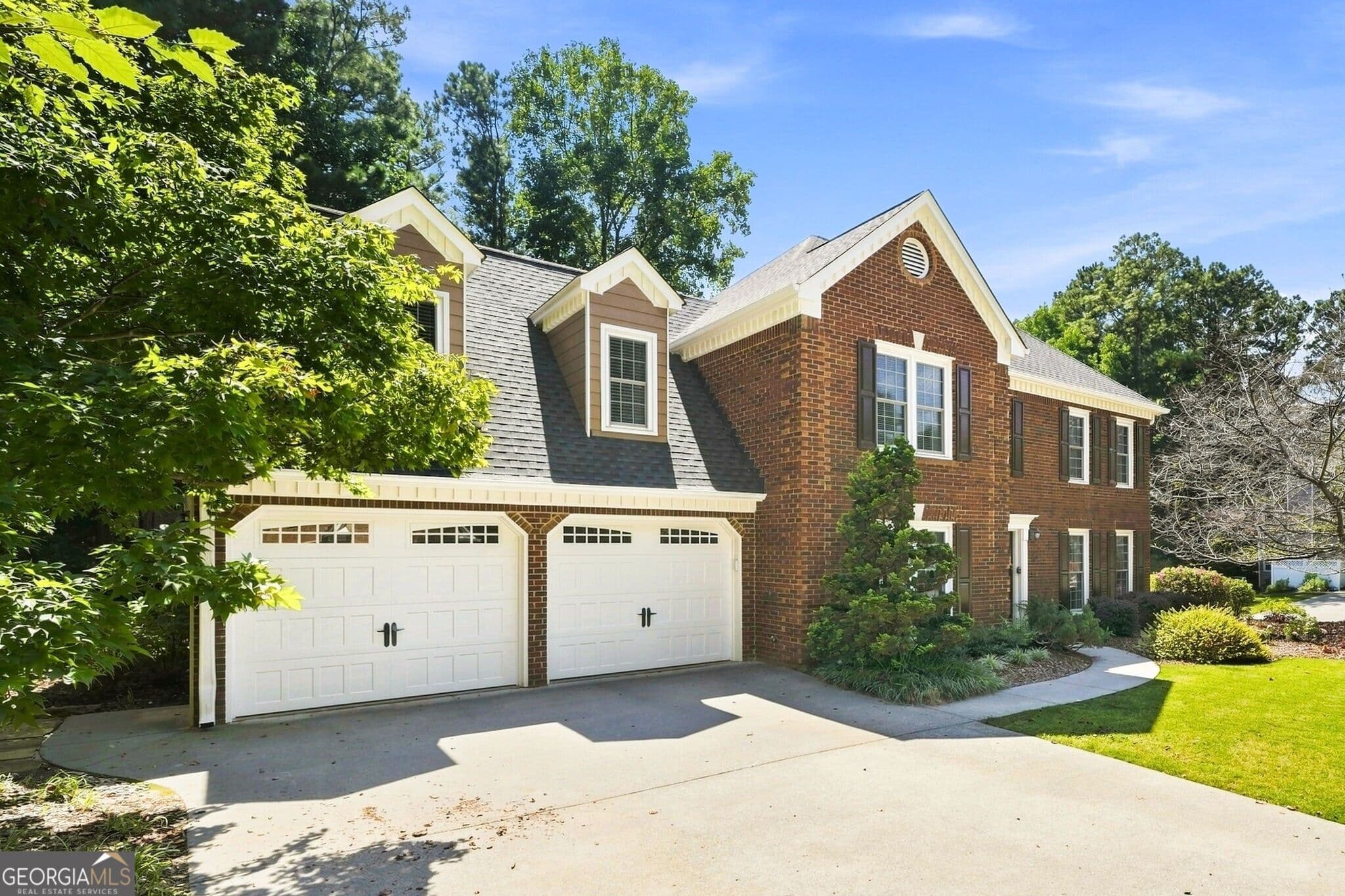5 bedroom, 2.5 bathroom, 3,116 sq ft single family residence for sale at 5719 Fairwood Drive, Acworth, GA 30101 — photo 4