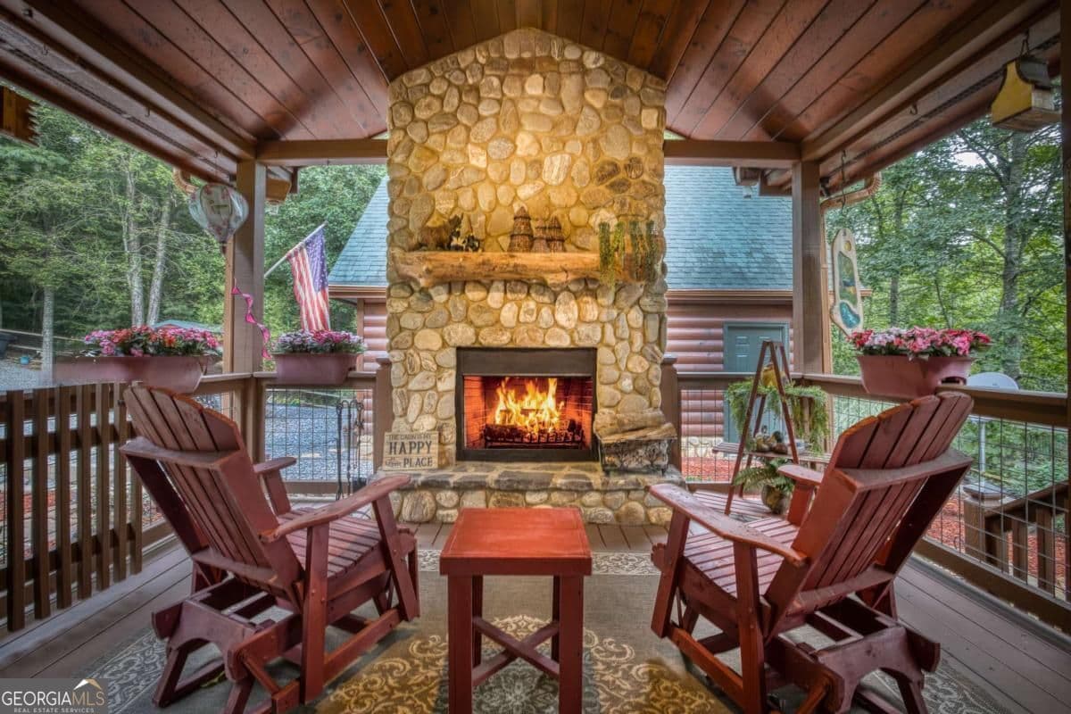3 bedroom, 3.5 bathroom, 3,313 sq ft cabin,single family residence for sale at 710 Ensley Road, Epworth, GA 30541 — photo 3