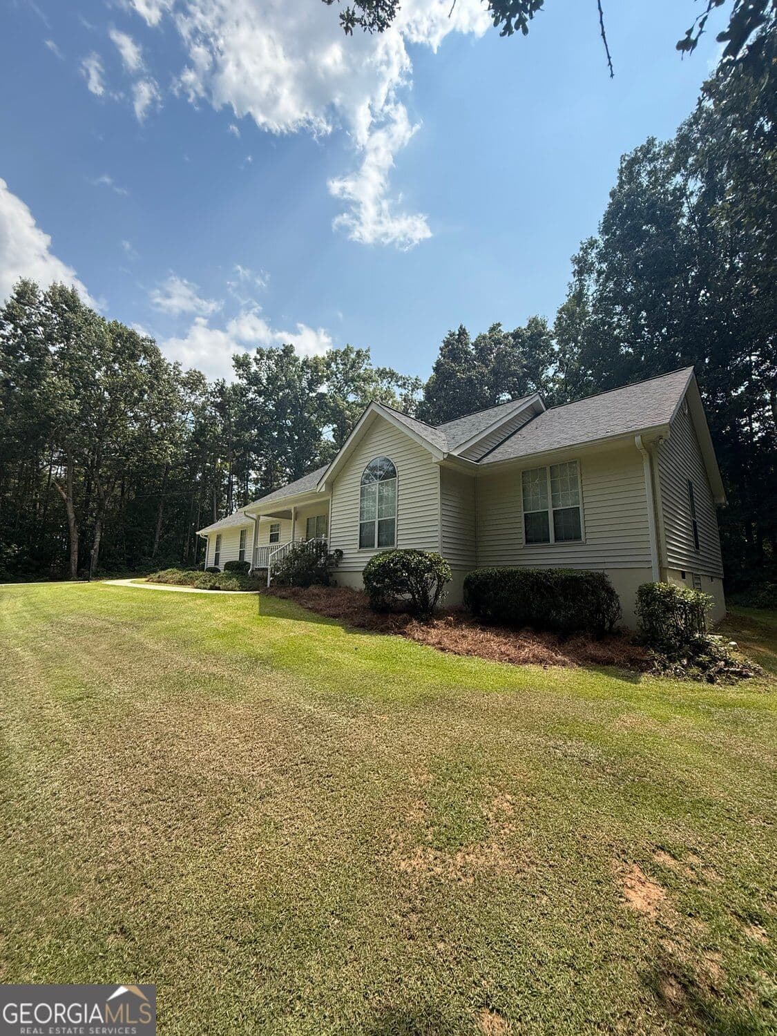 3 bedroom, 2 bathroom, 1,612 sq ft single family residence for sale at 4402 Nub Garland Road, Toccoa, GA 30577 — photo 2