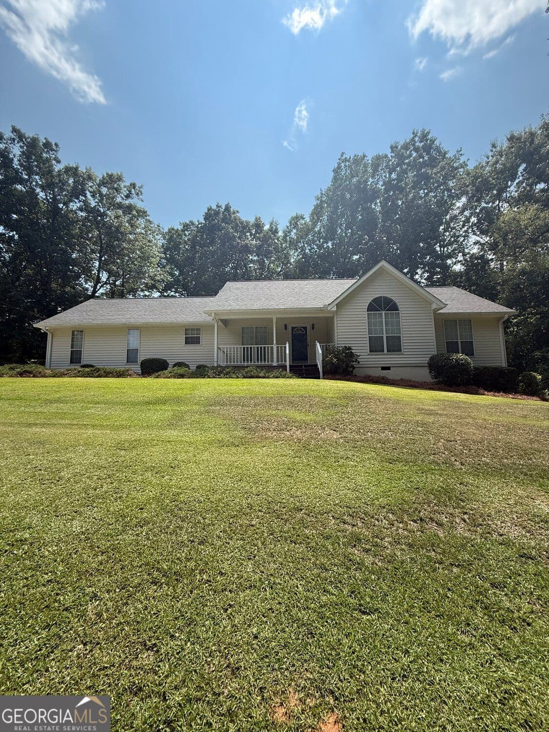 3 bedroom, 2 bathroom, 1,612 sq ft single family residence for sale at 4402 Nub Garland Road, Toccoa, GA 30577