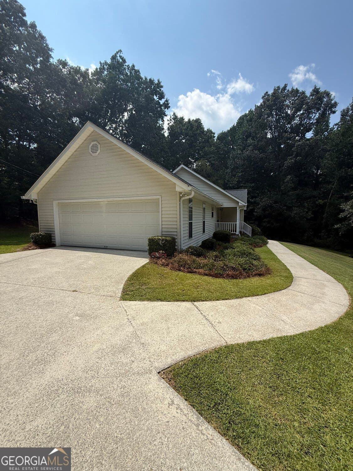 3 bedroom, 2 bathroom, 1,612 sq ft single family residence for sale at 4402 Nub Garland Road, Toccoa, GA 30577 — photo 4