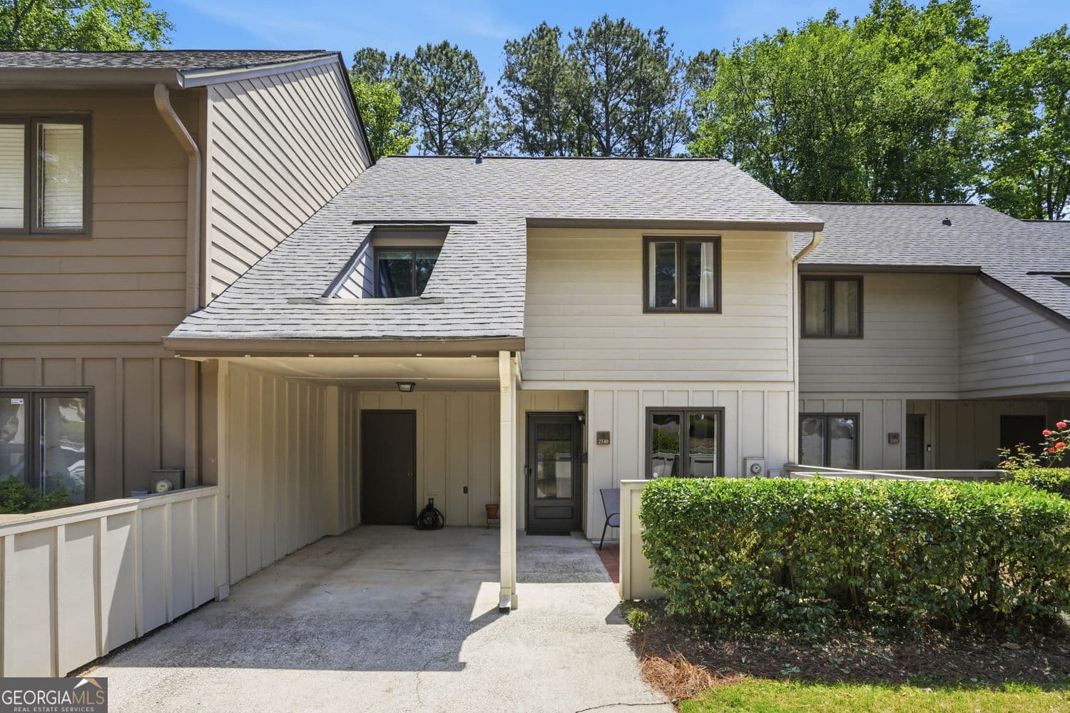 3 bedroom, 2.5 bathroom, 1,516 sq ft condominium for sale at 2540 Cedar Canyon Drive, Marietta, GA 30067 — photo 2