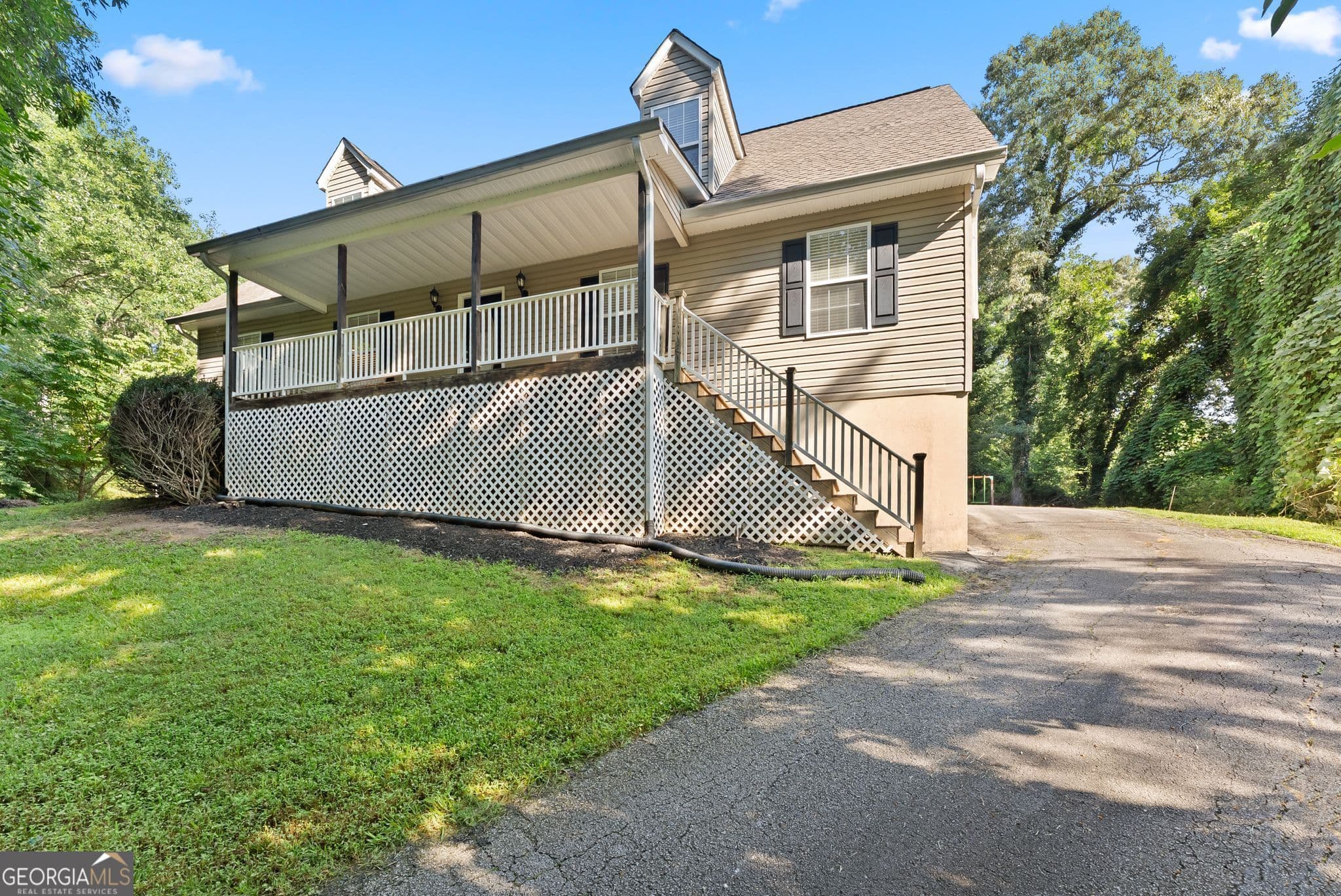 3 bedroom, 2.5 bathroom, 2,984 sq ft single family residence for sale at 3455 Leisure Lane, Gainesville, GA 30506 — photo 3