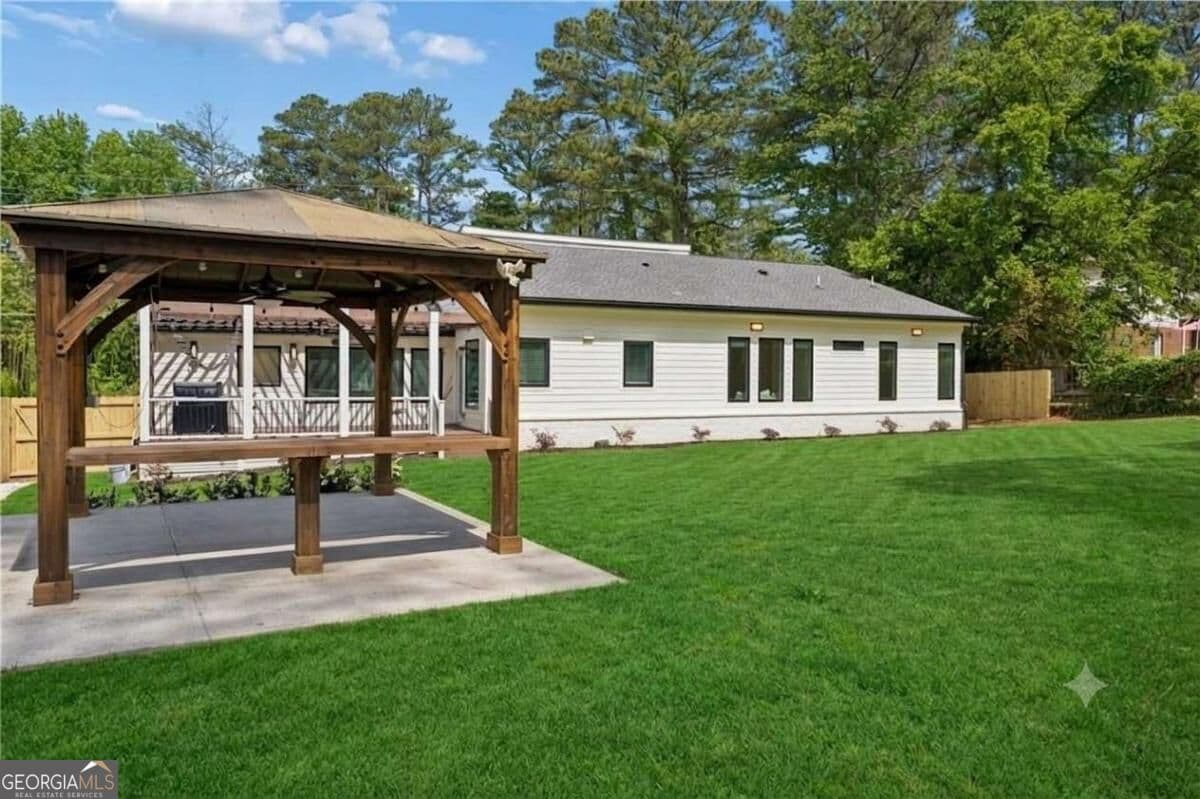 5 bedroom, 3.5 bathroom single family residence for rent at 4130 A Lower Roswell Road, Marietta, GA 30068 for $4,900 a month — photo 3