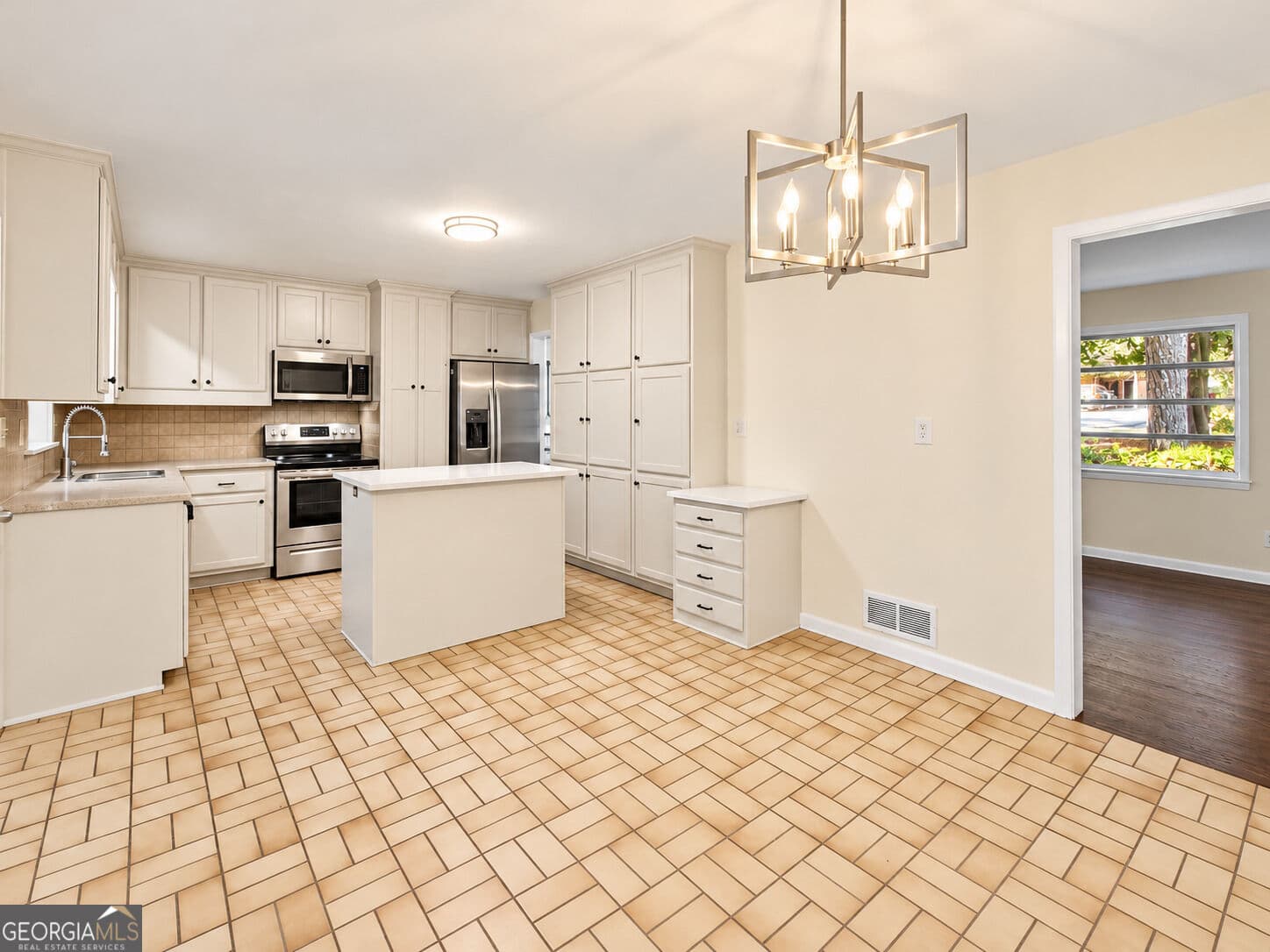 3 bedroom, 3 bathroom, 1,875 sq ft single family residence for sale at 2676 Sherlock Drive, Decatur, GA 30034 — photo 6