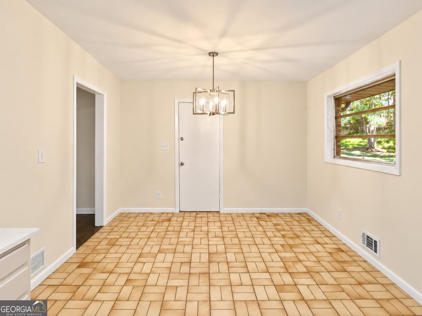 3 bedroom, 3 bathroom, 1,875 sq ft single family residence for sale at 2676 Sherlock Drive, Decatur, GA 30034 — photo 9