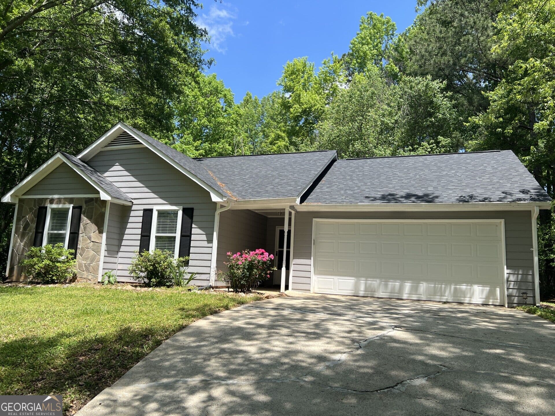 3 bedroom, 2 bathroom, 1,116 sq ft single family residence for rent at 40 Peachtree Way, Newnan, GA 30265 for $1,875 a month — photo 1 of 1