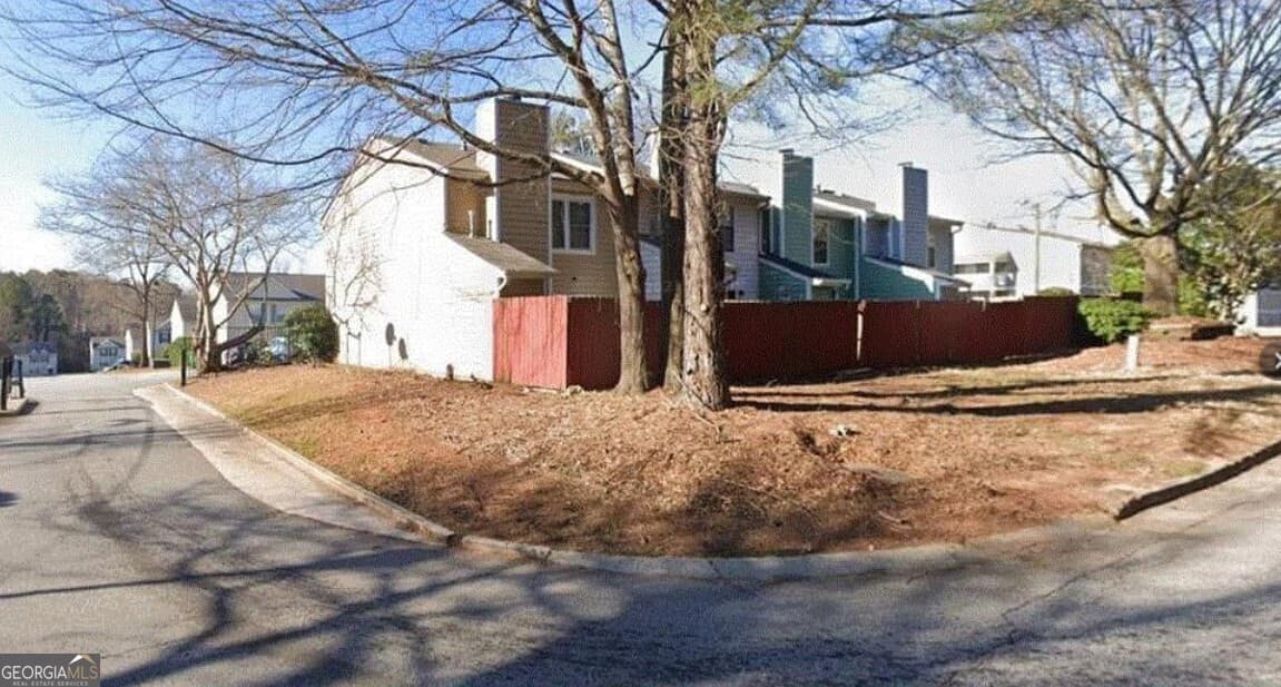 2 bedroom, 2.5 bathroom, 1,184 sq ft townhouse for sale at 1021 Thornwood Lane, Stone Mountain, GA 30083 — photo 2